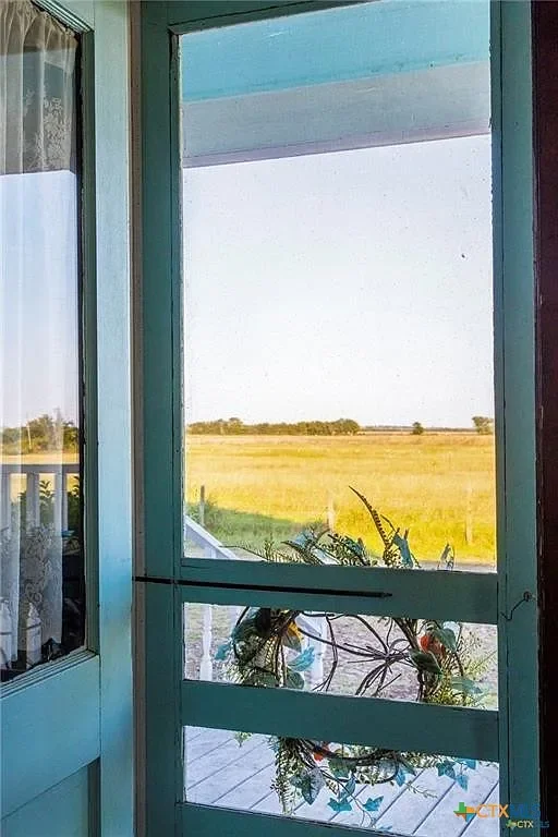1914 Farmhouse Moody Texas - 10 - door.webp