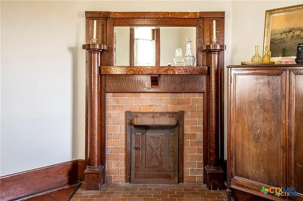1914 Farmhouse Moody Texas - 21 - fireplace.webp