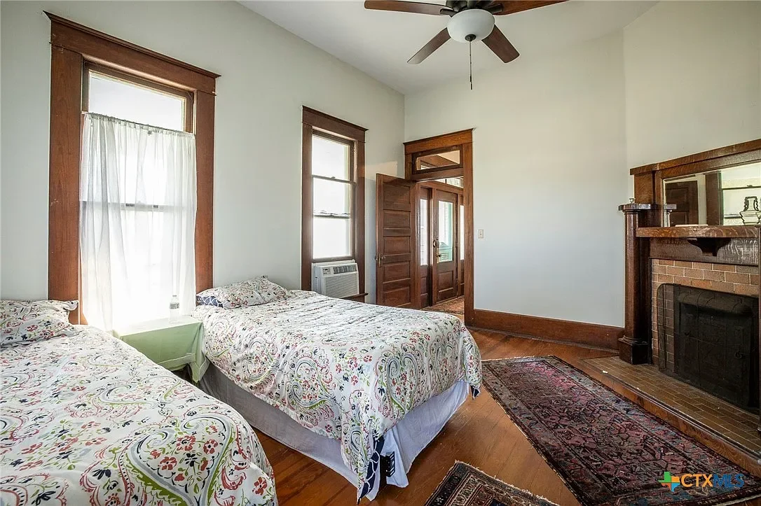 1914 Farmhouse Moody Texas - 22 - bedroom.webp