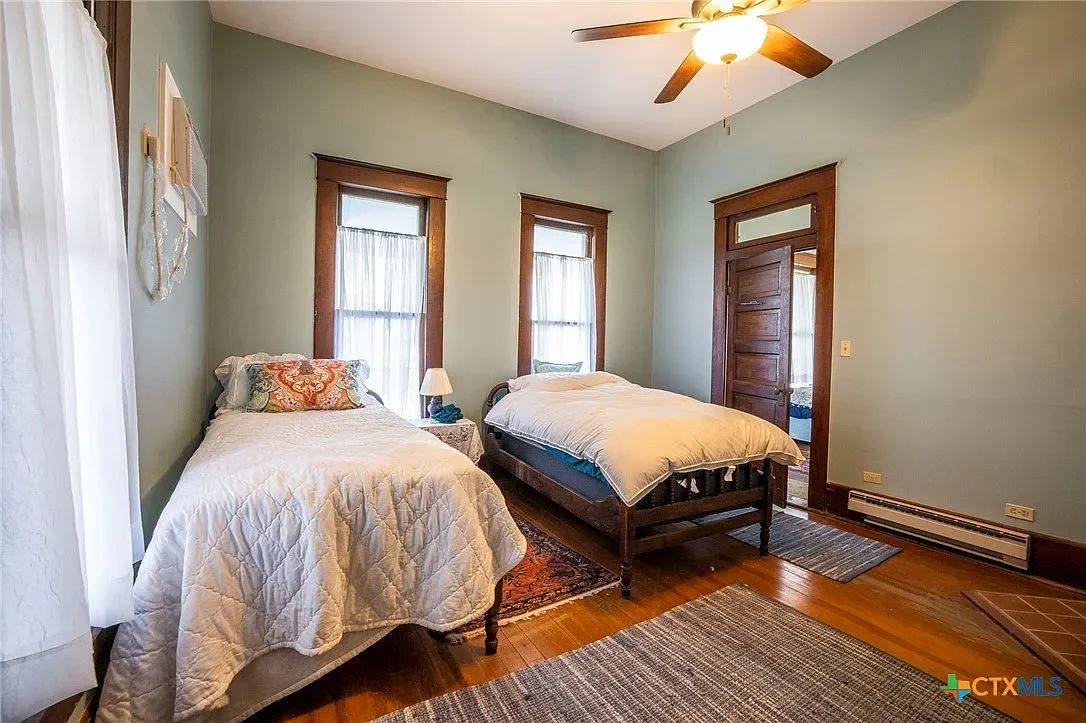 1914 Farmhouse Moody Texas - 23 - bedroom.webp