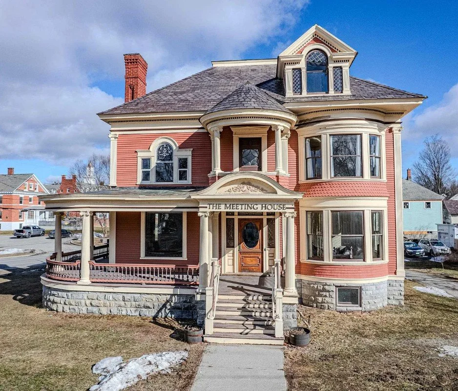The C W Humphrey House 1920 Queen Anne and Colonial Revival Poultney Vermont - 1 - front view.webp