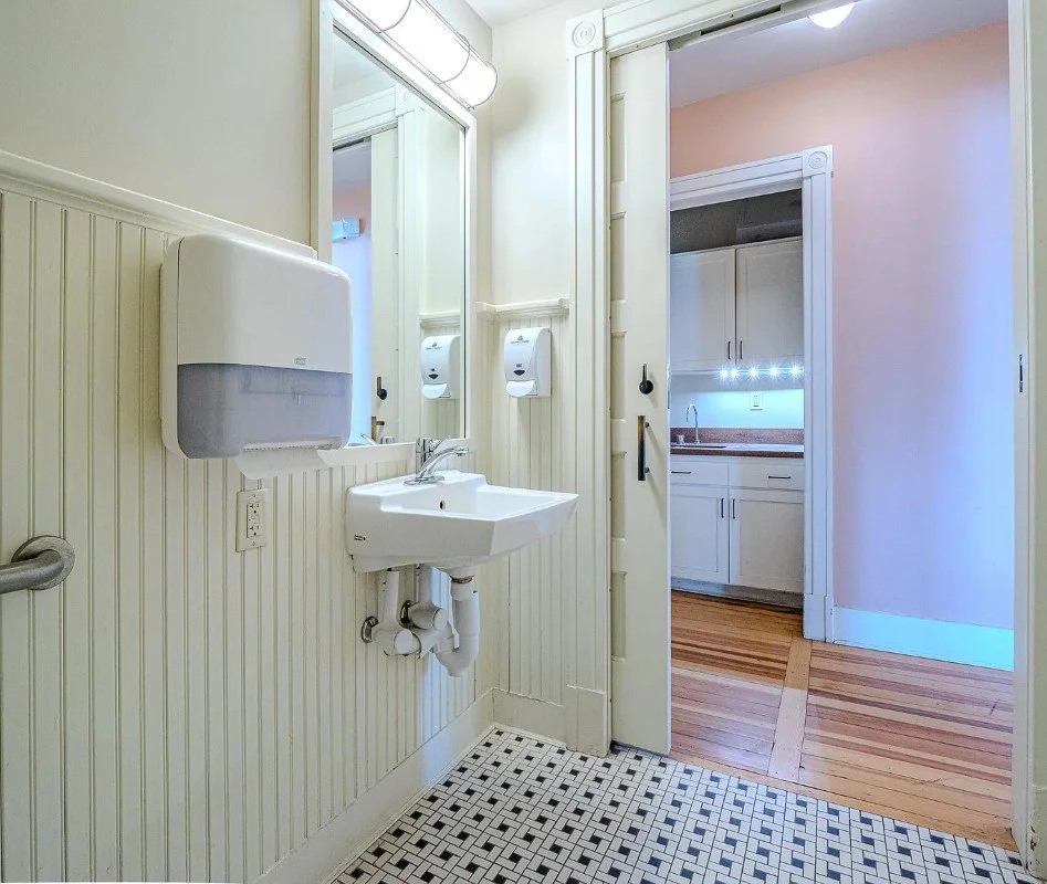 The C W Humphrey House 1920 Queen Anne and Colonial Revival Poultney Vermont - 34 - bathroom.webp