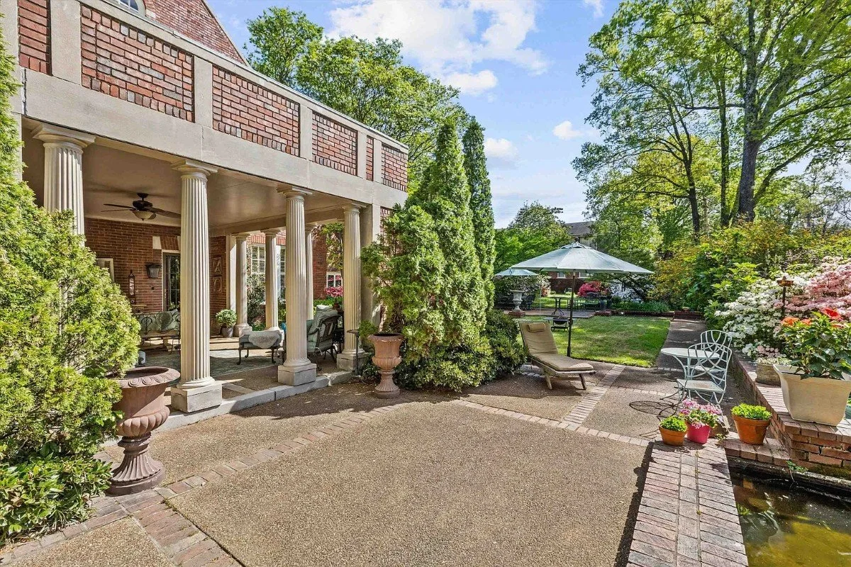1927 Italian Renaissance Revival house Memphis Tennessee - 29 - backyard.webp