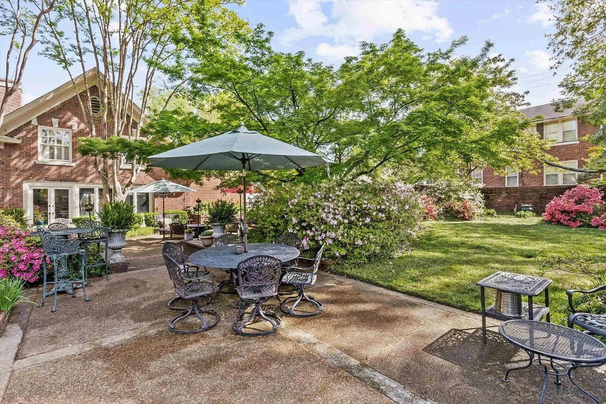 1927 Italian Renaissance Revival house Memphis Tennessee - 30 - backyard.webp