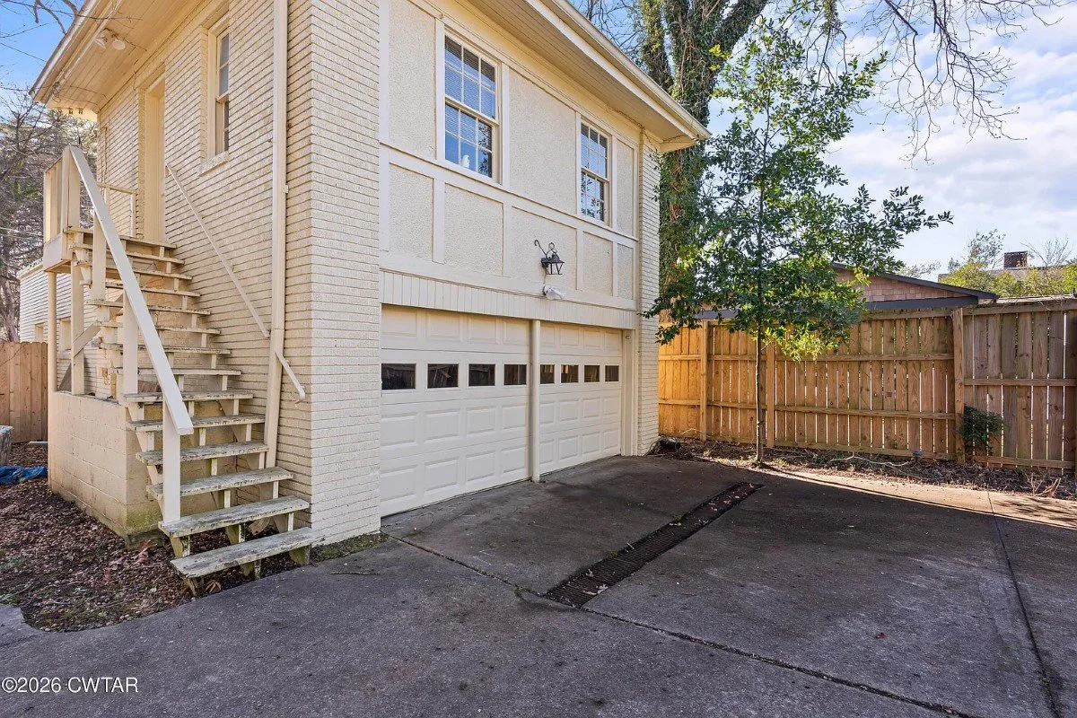 The Nucholls Murray House 1923 Italian Renaissance Jackson Tennessee - 26 - garage.webp