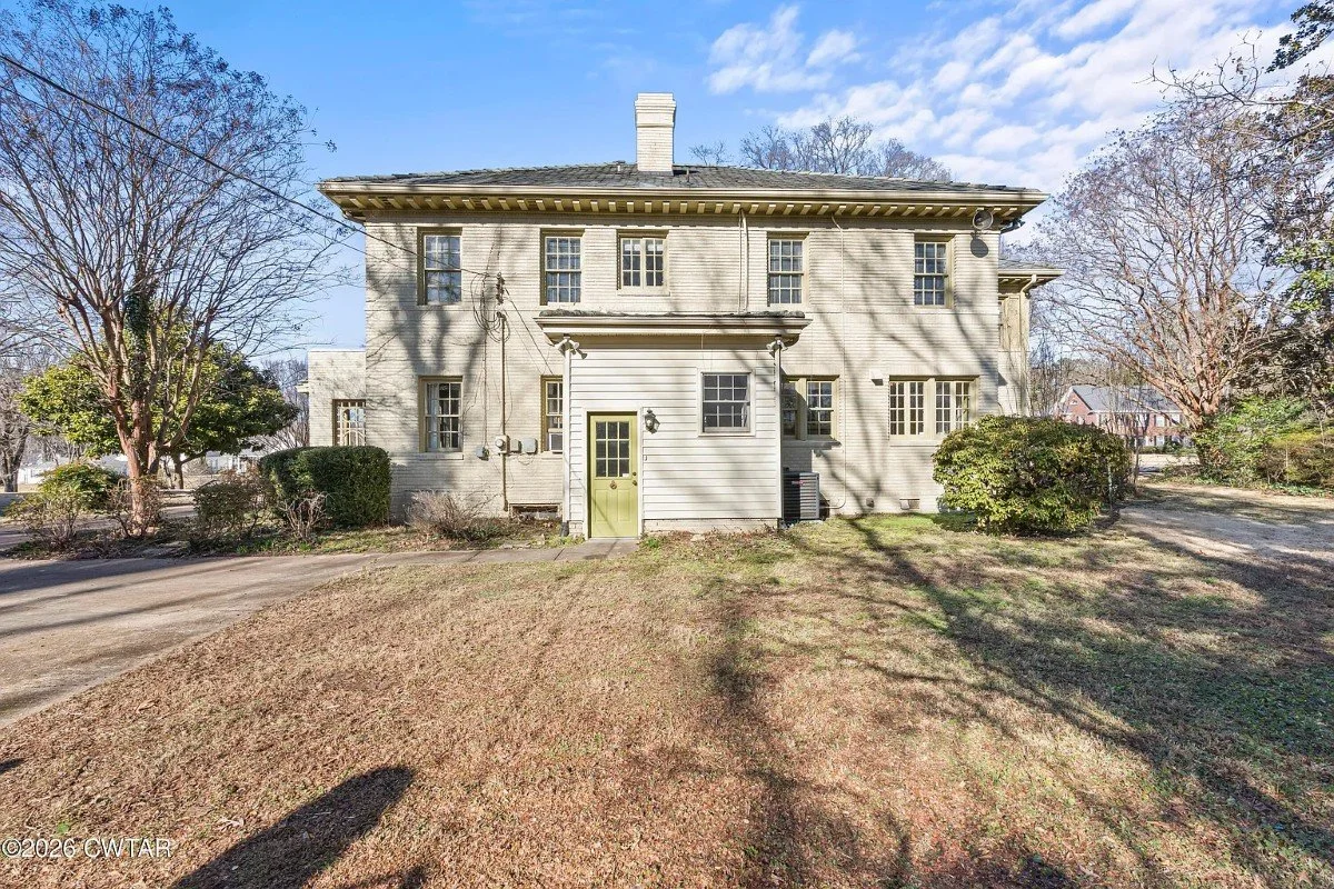 The Nucholls Murray House 1923 Italian Renaissance Jackson Tennessee - 27 - backyard.webp