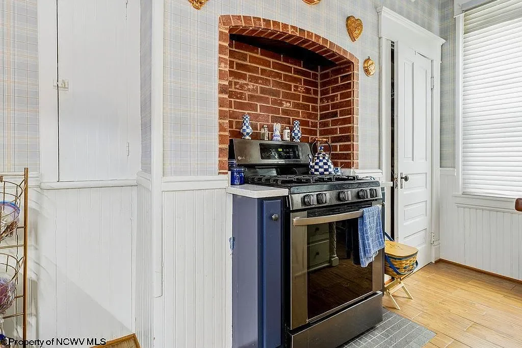 1902 Victorian house Clarksburg West Virginia - 21 - kitchen.webp