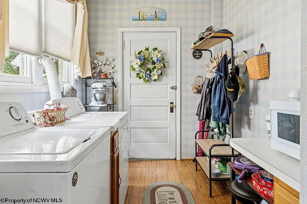 1902 Victorian house Clarksburg West Virginia - 26 - laundry.webp