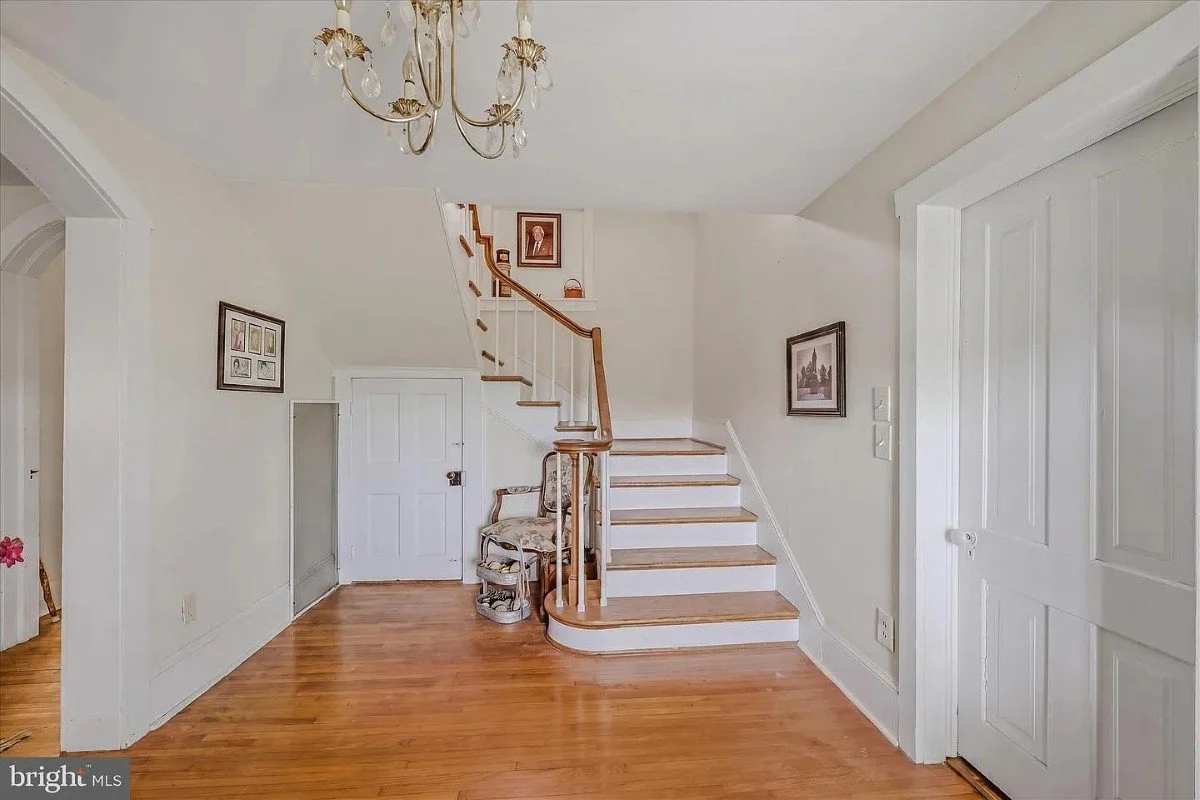 1888 Farmhouse Berkeley Springs West Virginia - 8 - entrance.webp