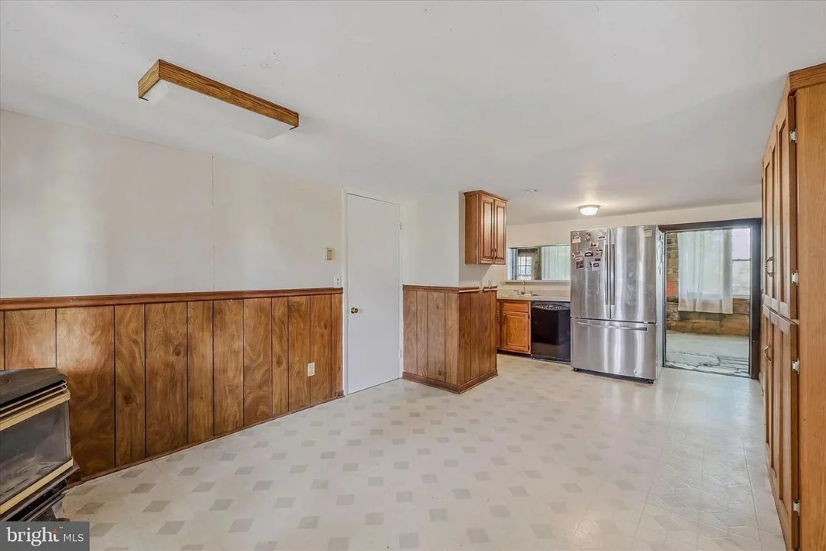 1888 Farmhouse Berkeley Springs West Virginia - 14 - kitchen.webp