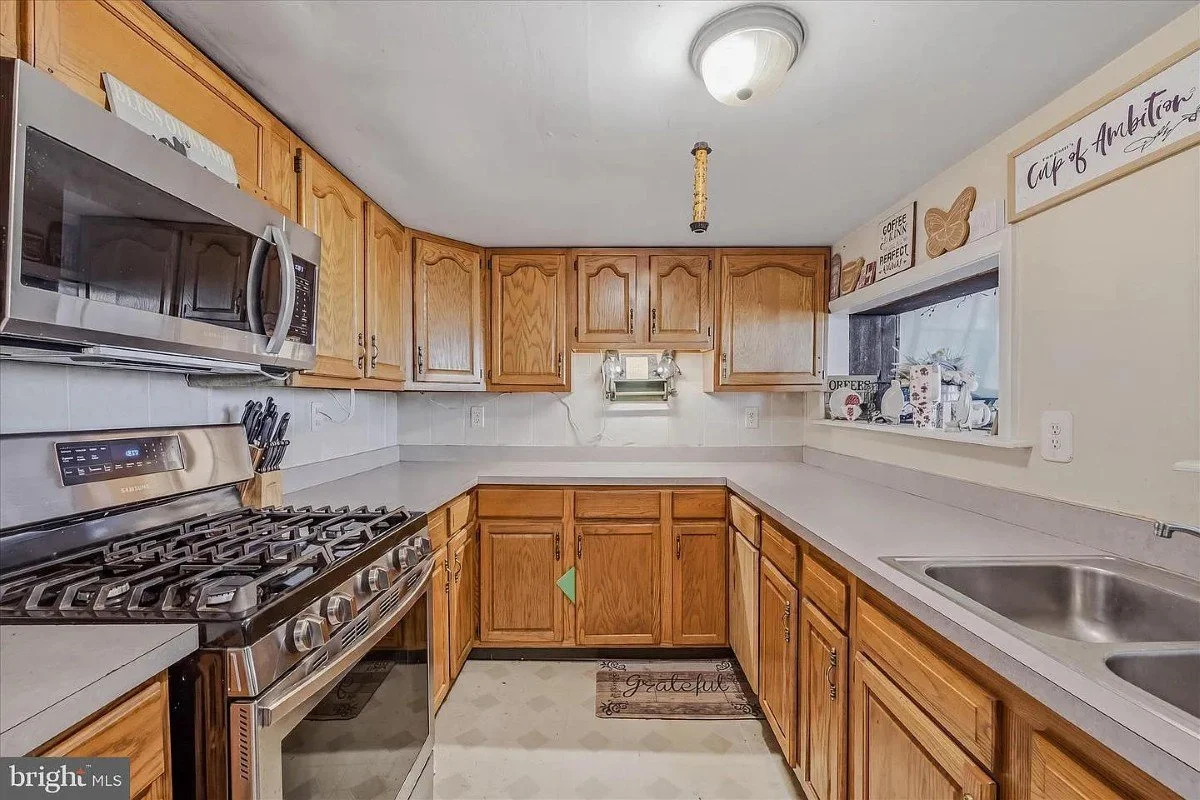 1888 Farmhouse Berkeley Springs West Virginia - 16 - kitchen.webp