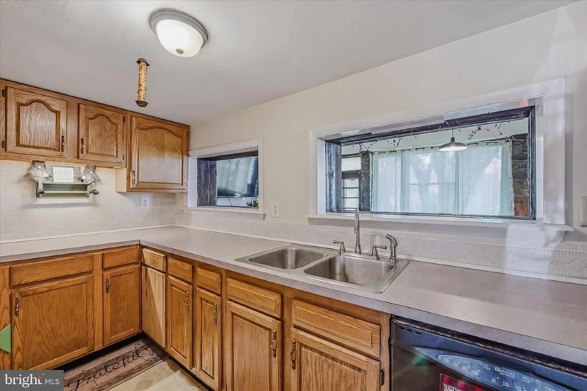 1888 Farmhouse Berkeley Springs West Virginia - 18 - kitchen.webp