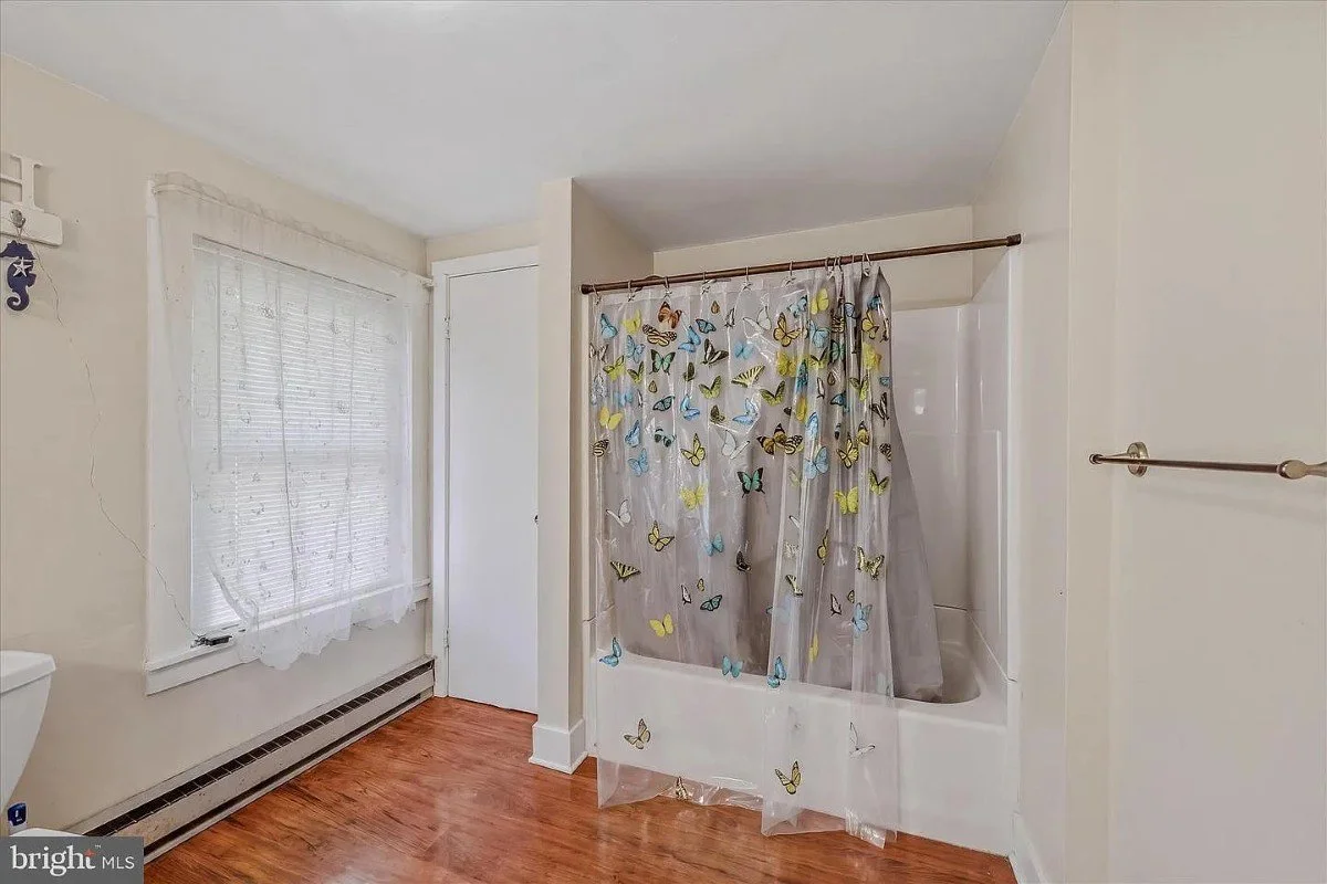 1888 Farmhouse Berkeley Springs West Virginia - 33 - bathroom.webp