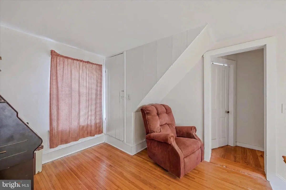 1888 Farmhouse Berkeley Springs West Virginia - 36 - room.webp