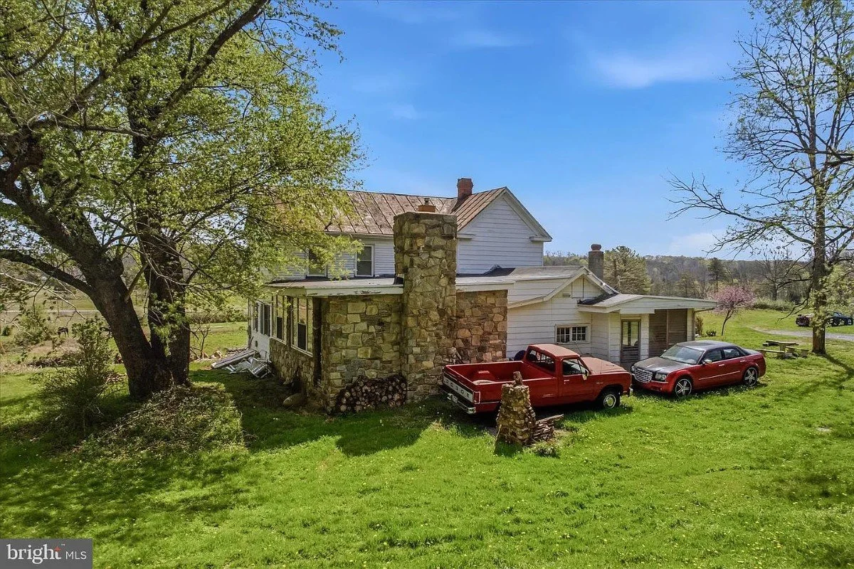 1888 Farmhouse Berkeley Springs West Virginia - 37 - backyard.webp