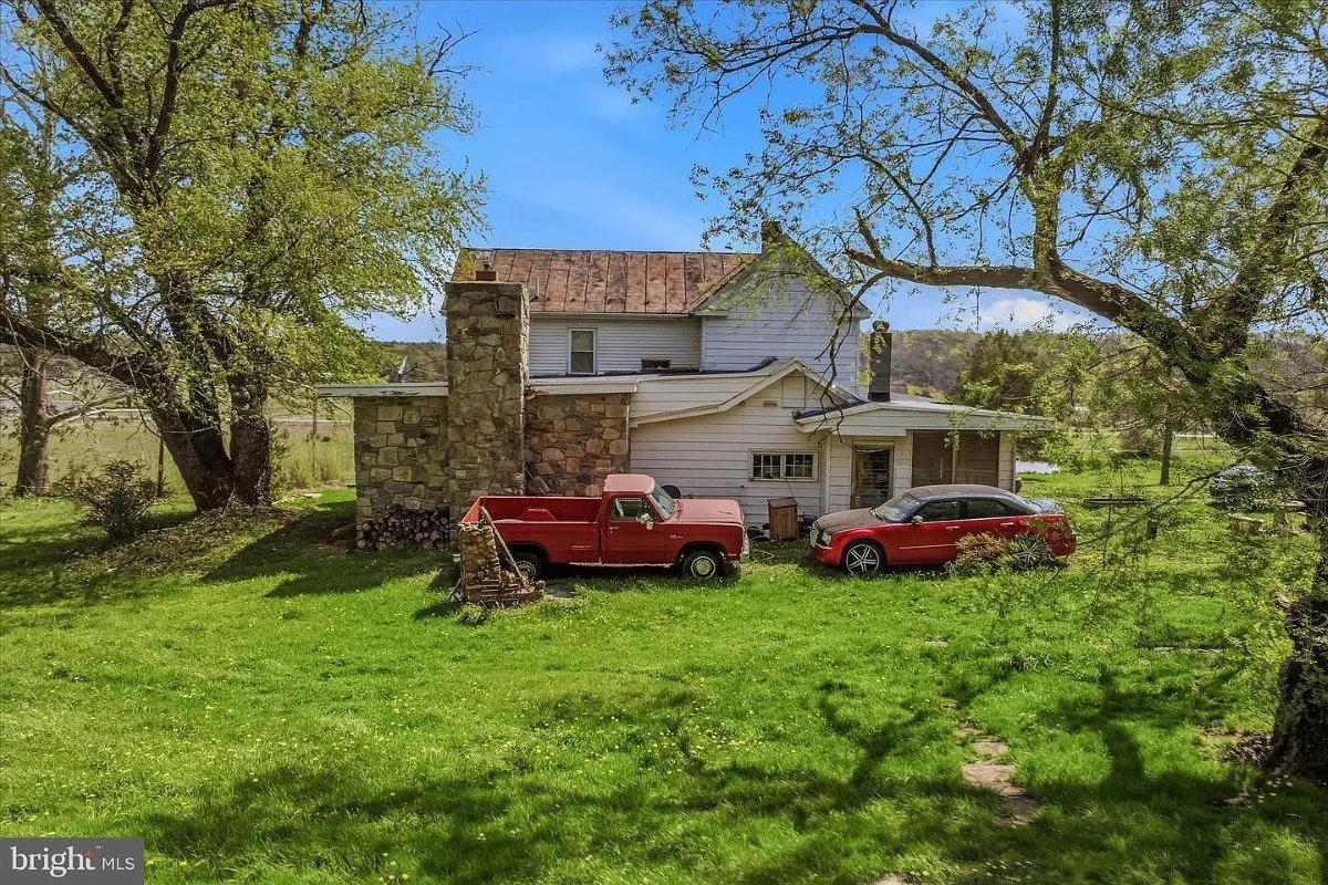 1888 Farmhouse Berkeley Springs West Virginia - 38 - backyard.webp