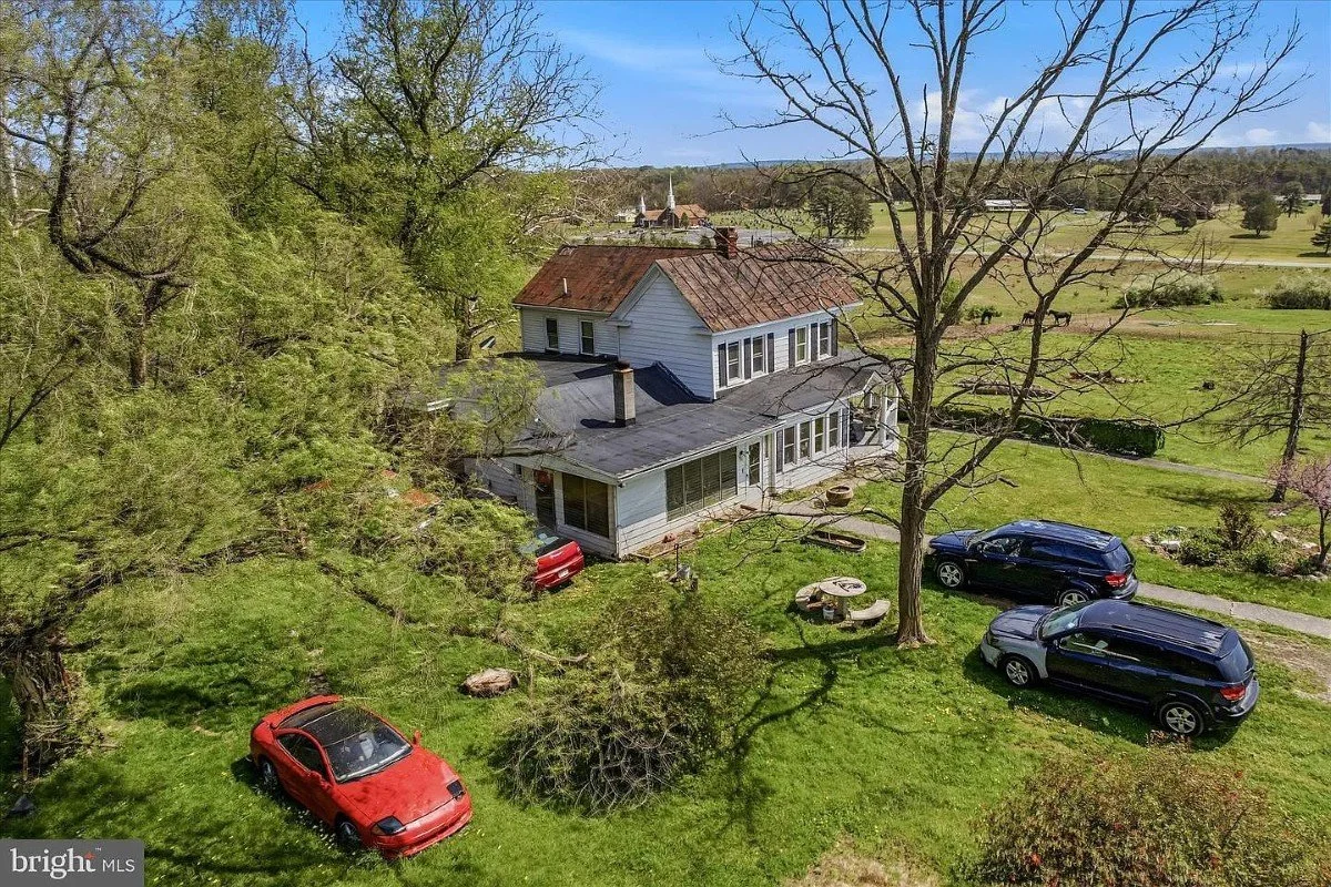 1888 Farmhouse Berkeley Springs West Virginia - 39 - backyard.webp