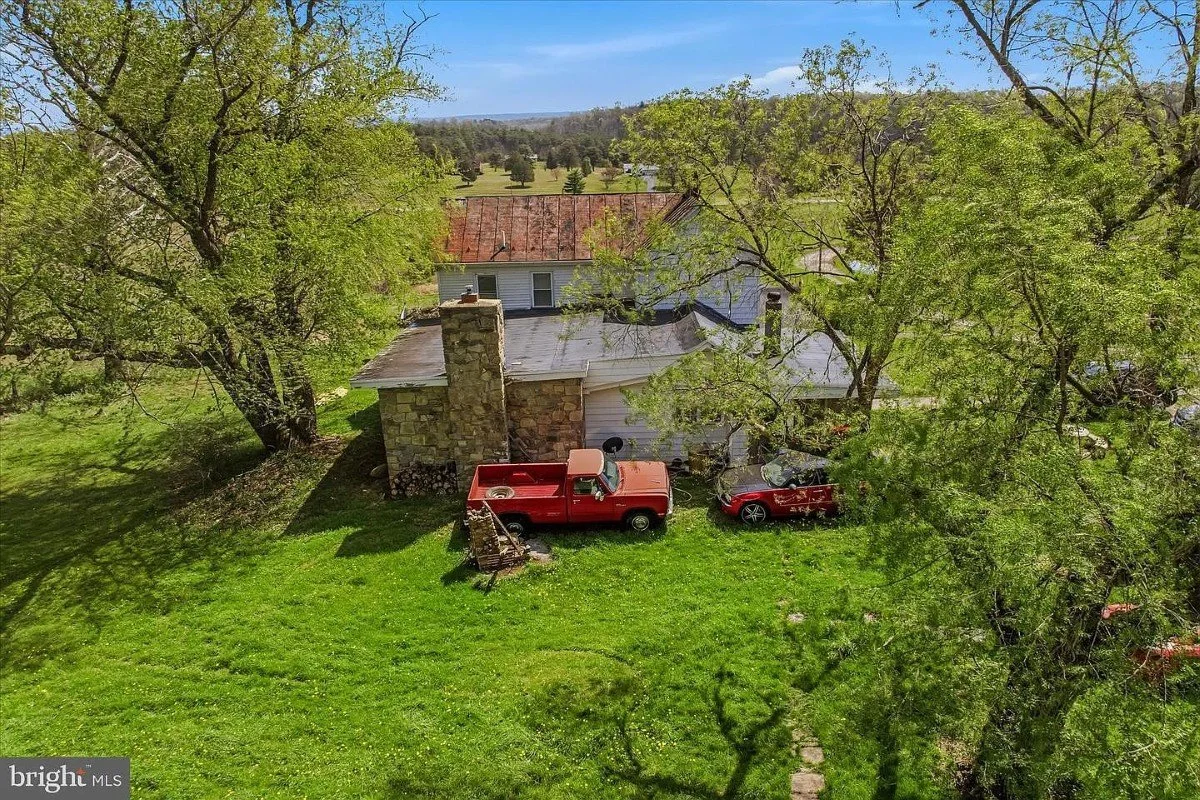 1888 Farmhouse Berkeley Springs West Virginia - 40 - backyard.webp
