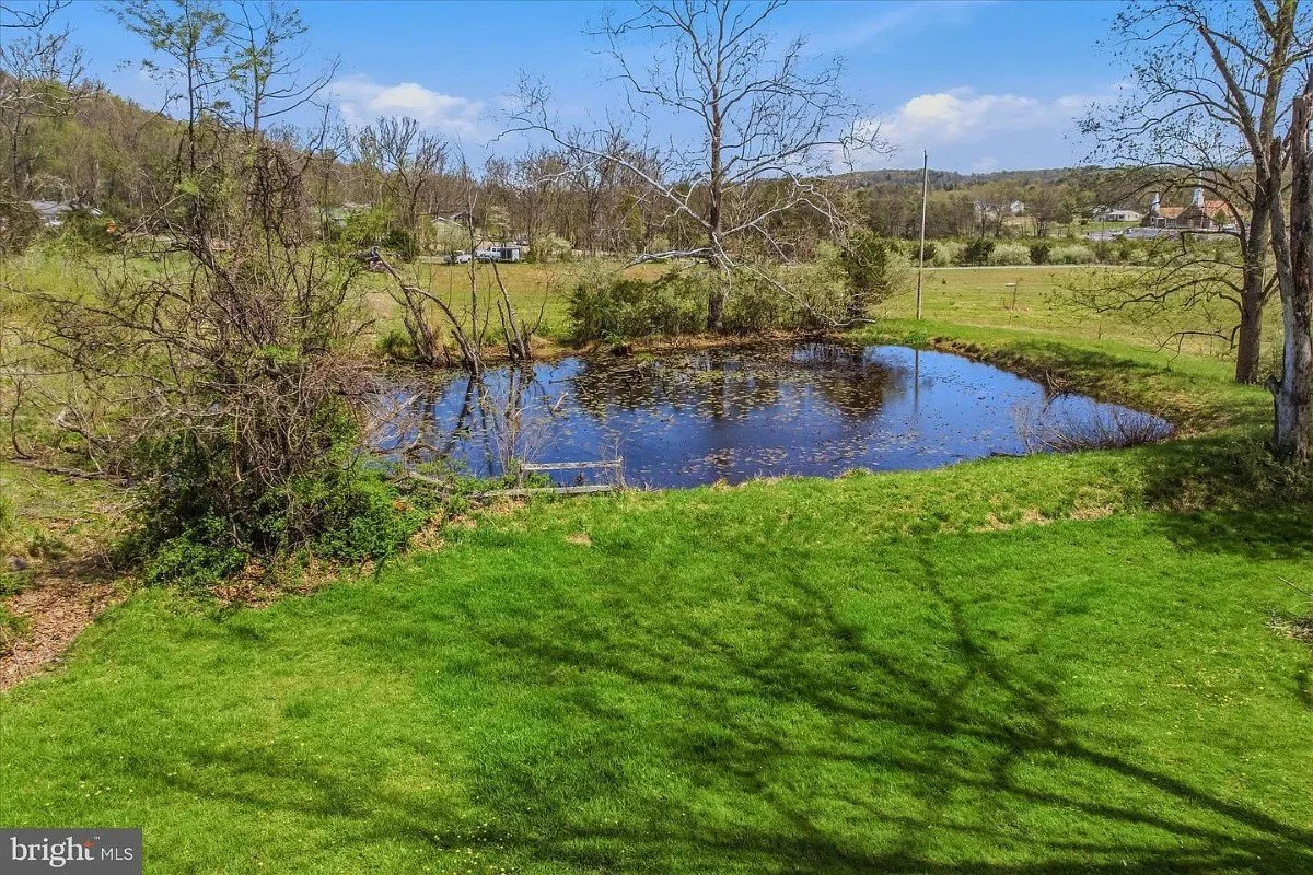 1888 Farmhouse Berkeley Springs West Virginia - 50 - pond.webp