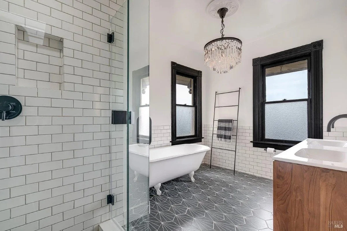 1891 Queen Anne house Vallejo California - 28 - bathroom.webp