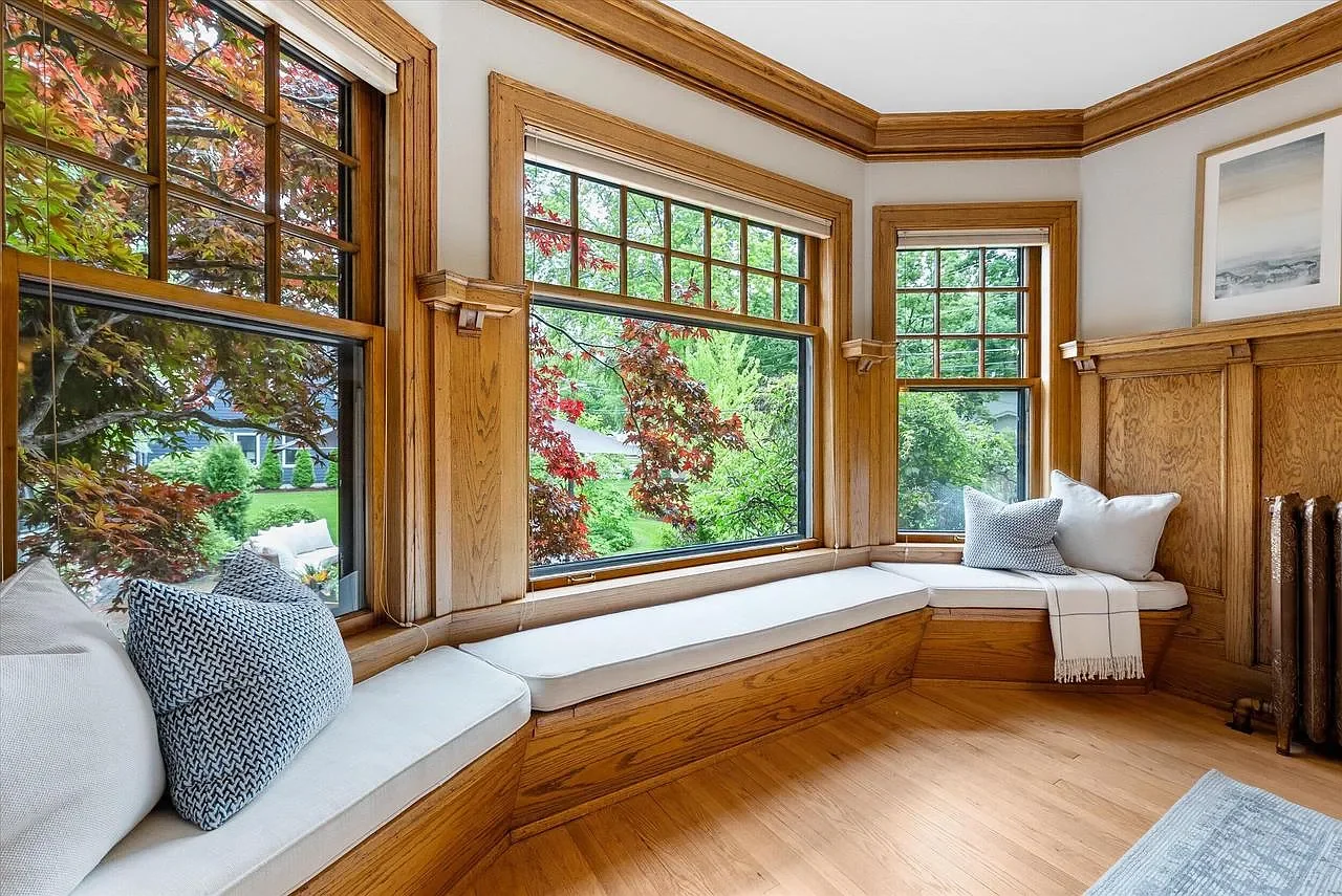 1907 Tudor Revival house Cedarburg Wisconsin - 16 - dining room.webp