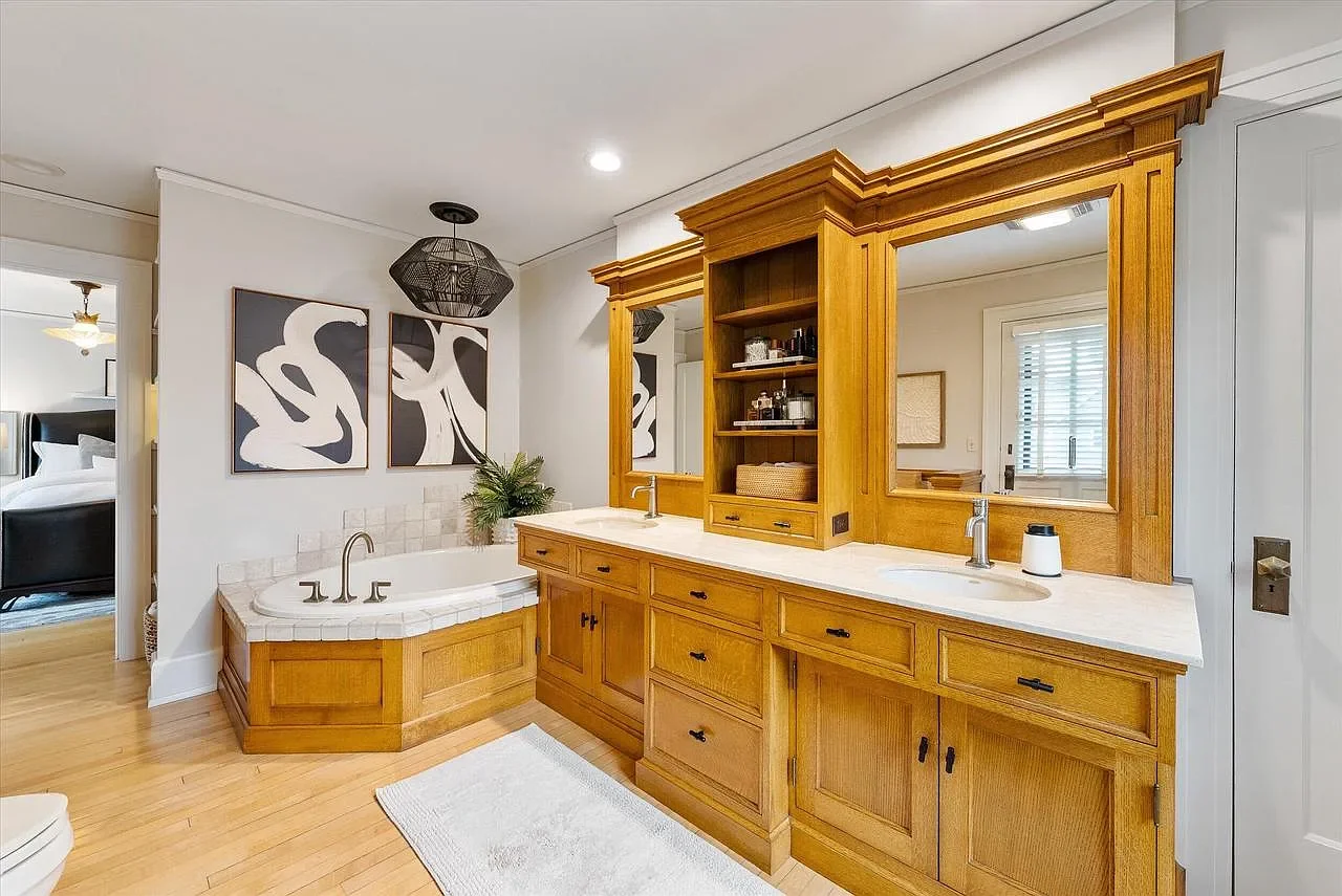 1907 Tudor Revival house Cedarburg Wisconsin - 30 - bathroom.webp
