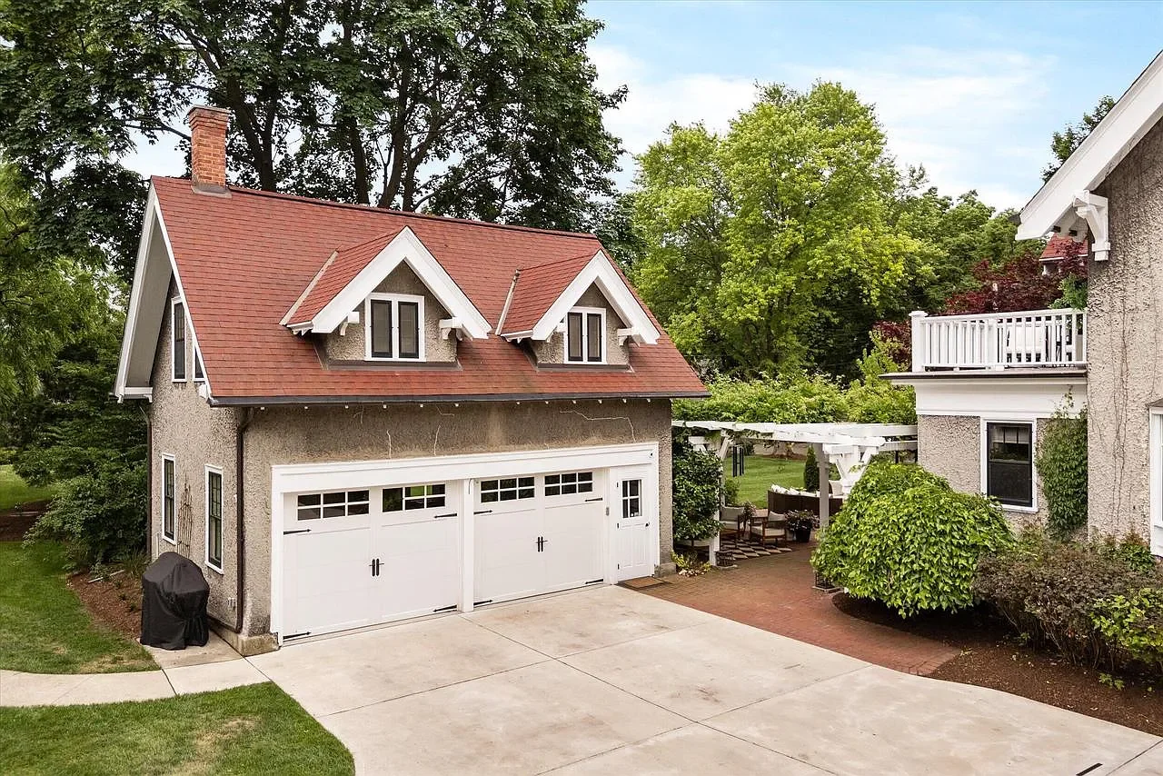 1907 Tudor Revival house Cedarburg Wisconsin - 64 - garages.webp
