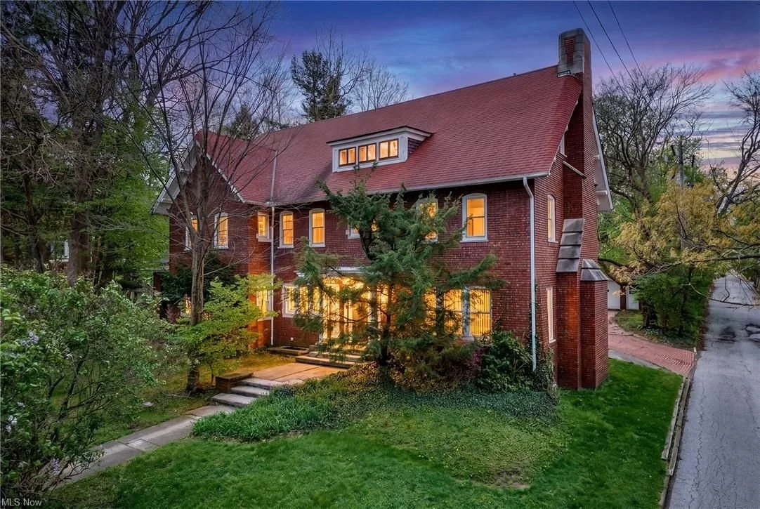 1900 Colonial Revival house in Cleveland Heights, Ohio - $450k