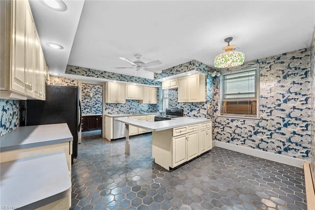 1900 Colonial Revival house Cleveland Heights Ohio - 23 - kitchen.jpg