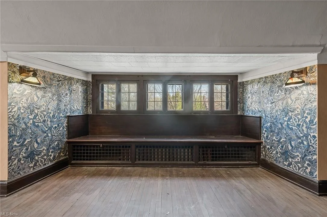 1900 Colonial Revival house Cleveland Heights Ohio - 43 - bonus room.jpg