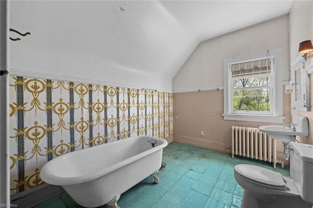 1900 Colonial Revival house Cleveland Heights Ohio - 45 - bathroom.jpg