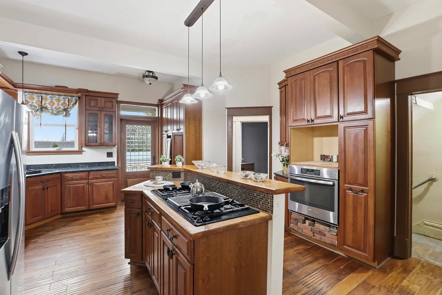 1908 Colonial Revival house Tekoa Washington - 17 - kitchen.webp