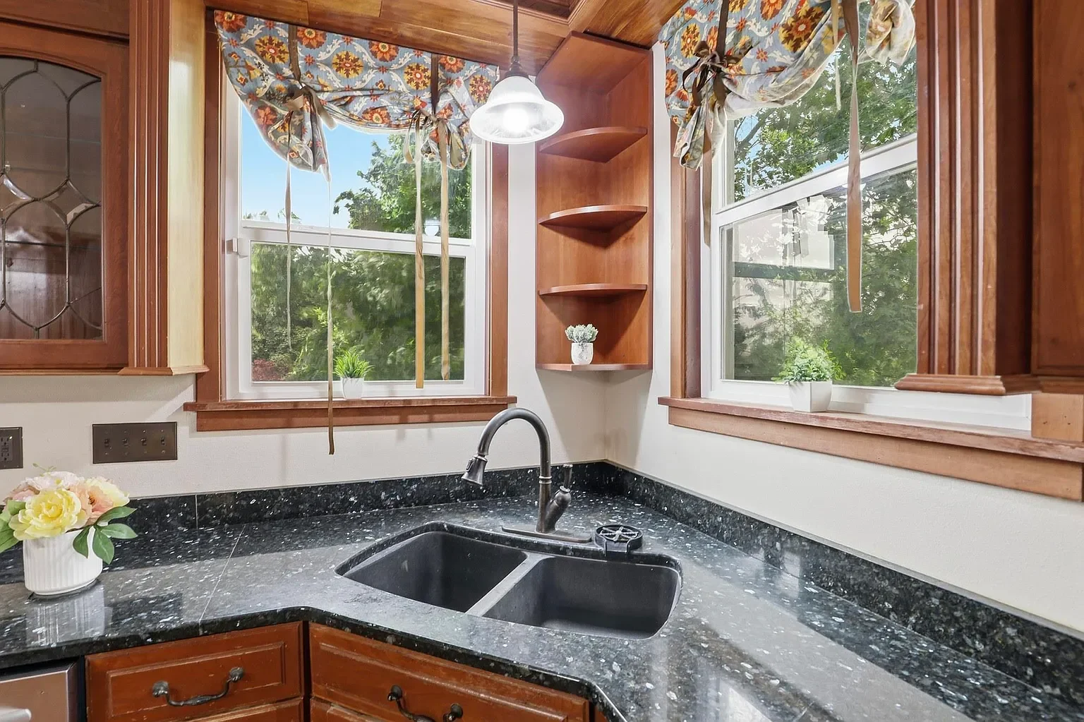 1908 Colonial Revival house Tekoa Washington - 19 - kitchen.webp