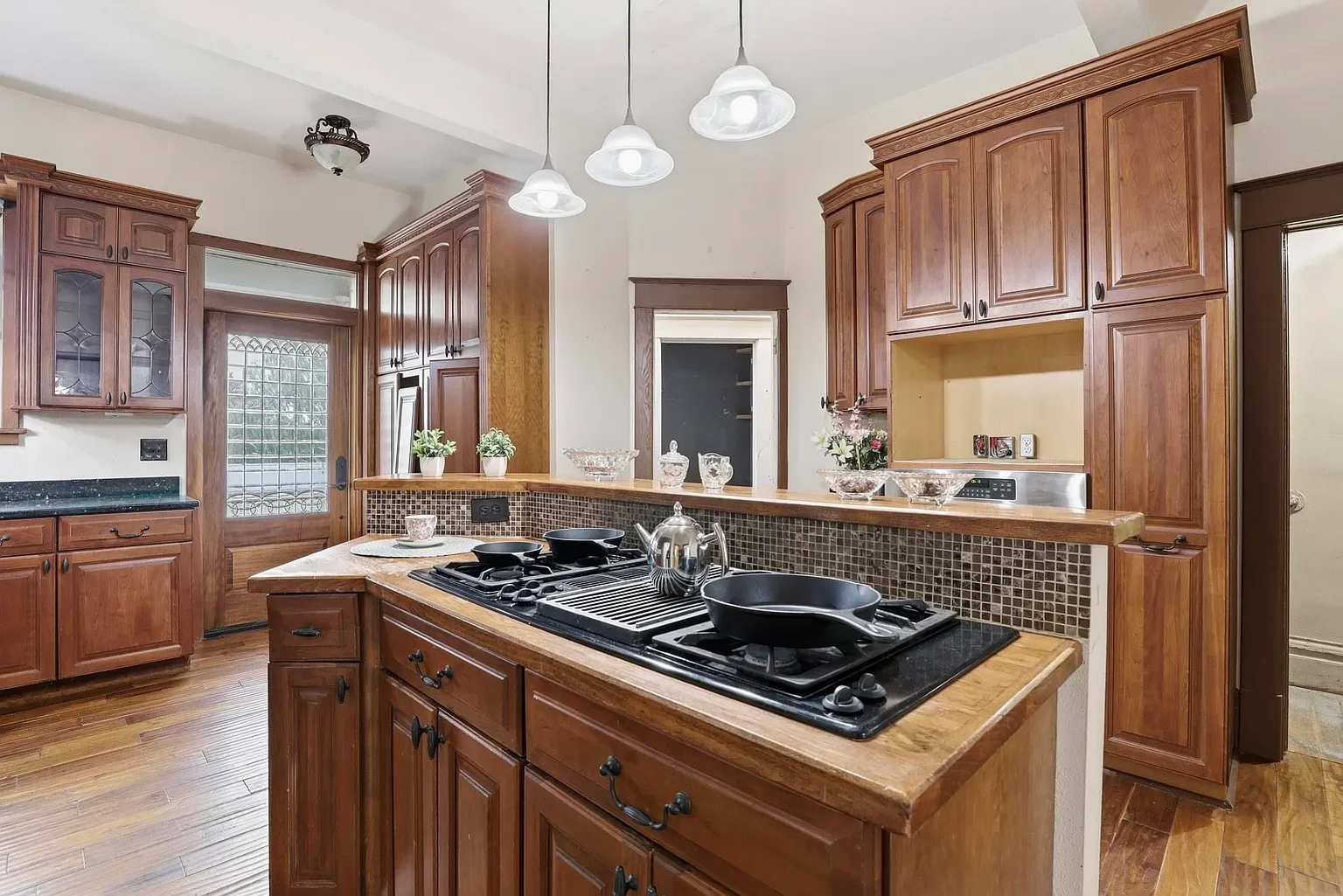 1908 Colonial Revival house Tekoa Washington - 21 - kitchen.webp