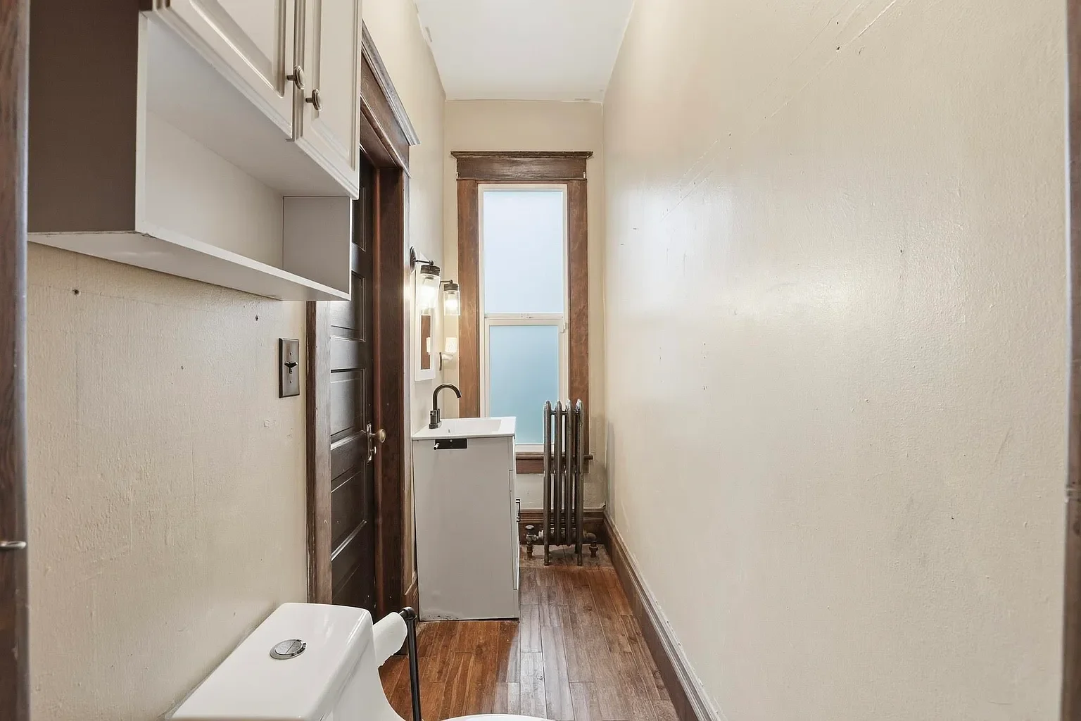 1908 Colonial Revival house Tekoa Washington - 27 - hallway.webp