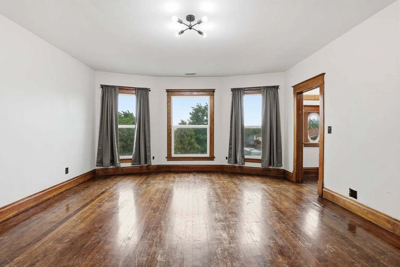 1908 Colonial Revival house Tekoa Washington - 32 - bedroom.webp