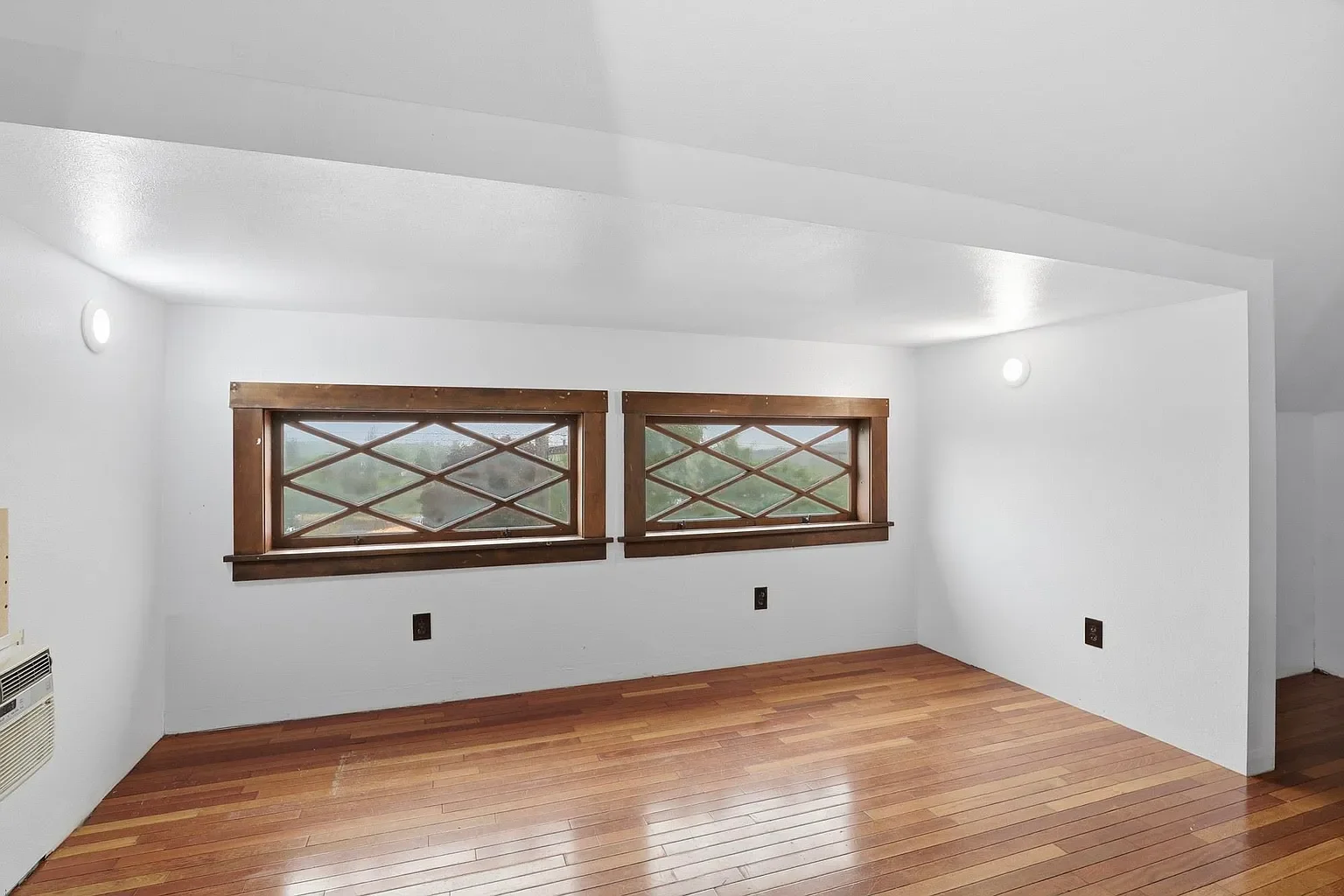 1908 Colonial Revival house Tekoa Washington - 34 - bedroom.webp