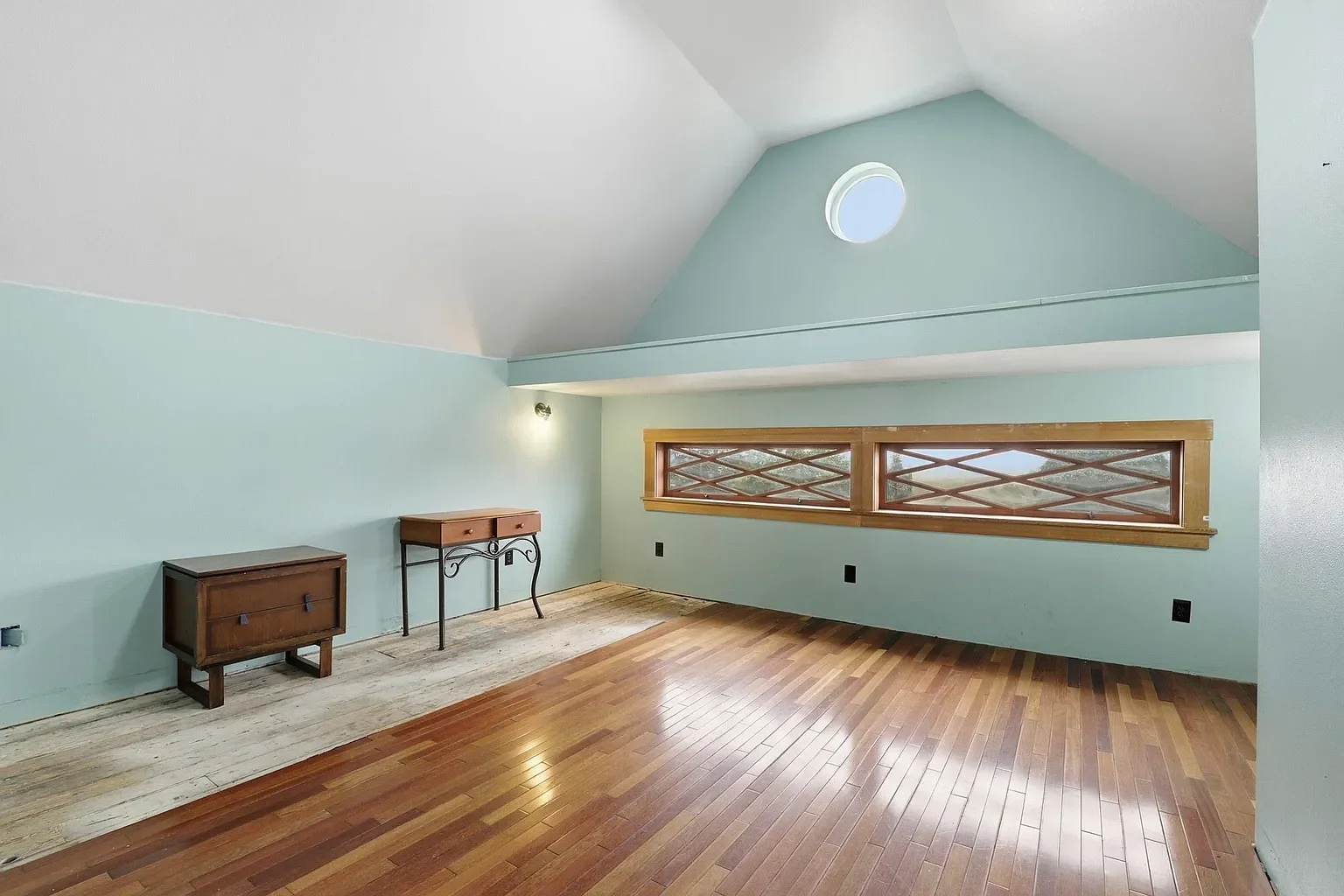 1908 Colonial Revival house Tekoa Washington - 36 - bedroom.webp
