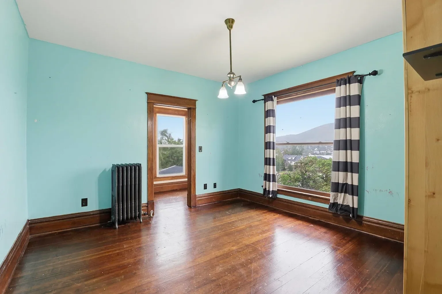 1908 Colonial Revival house Tekoa Washington - 39 - bedroom.webp