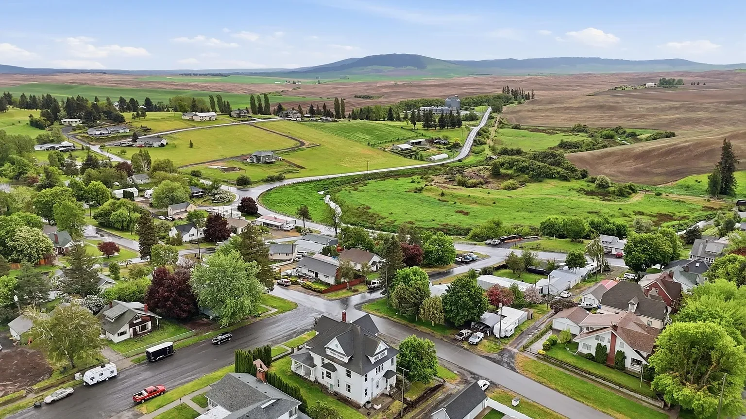 1908 Colonial Revival house Tekoa Washington - 47 - aerial view.webp