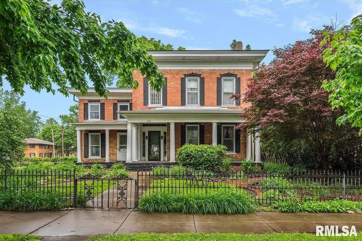 1840 Greek Revival house in Jacksonville, Illinois - $209k