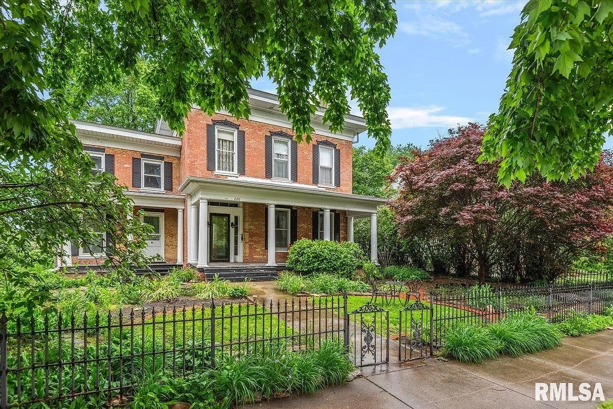 1840 Greek Revival house Jacksonville Illinois - 3 - front view.webp