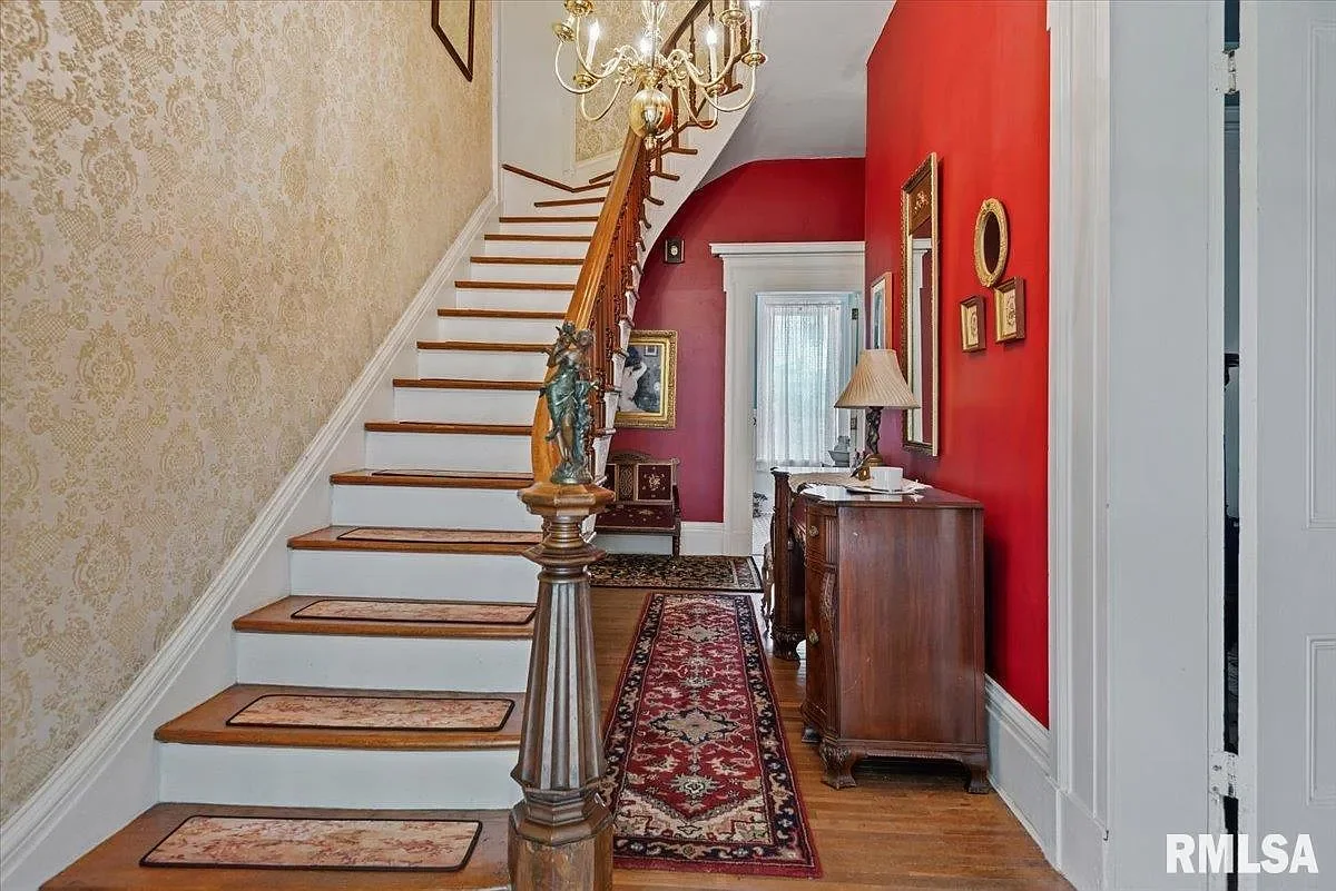 1840 Greek Revival house Jacksonville Illinois - 5 - staircase.webp