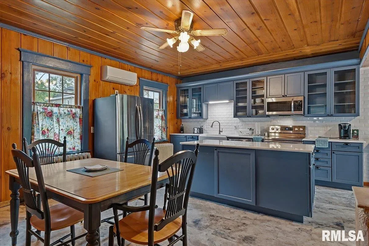 1840 Greek Revival house Jacksonville Illinois - 20 - kitchen.webp