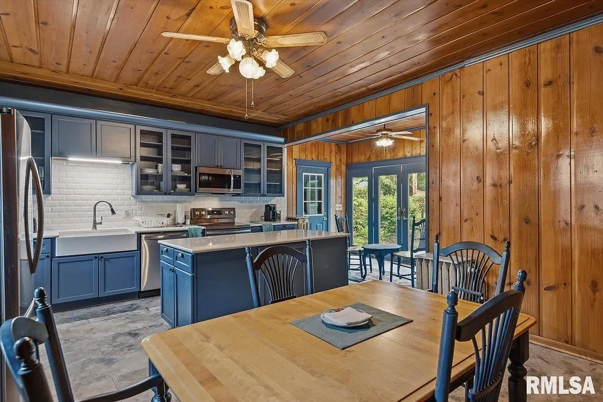 1840 Greek Revival house Jacksonville Illinois - 22 - kitchen.webp