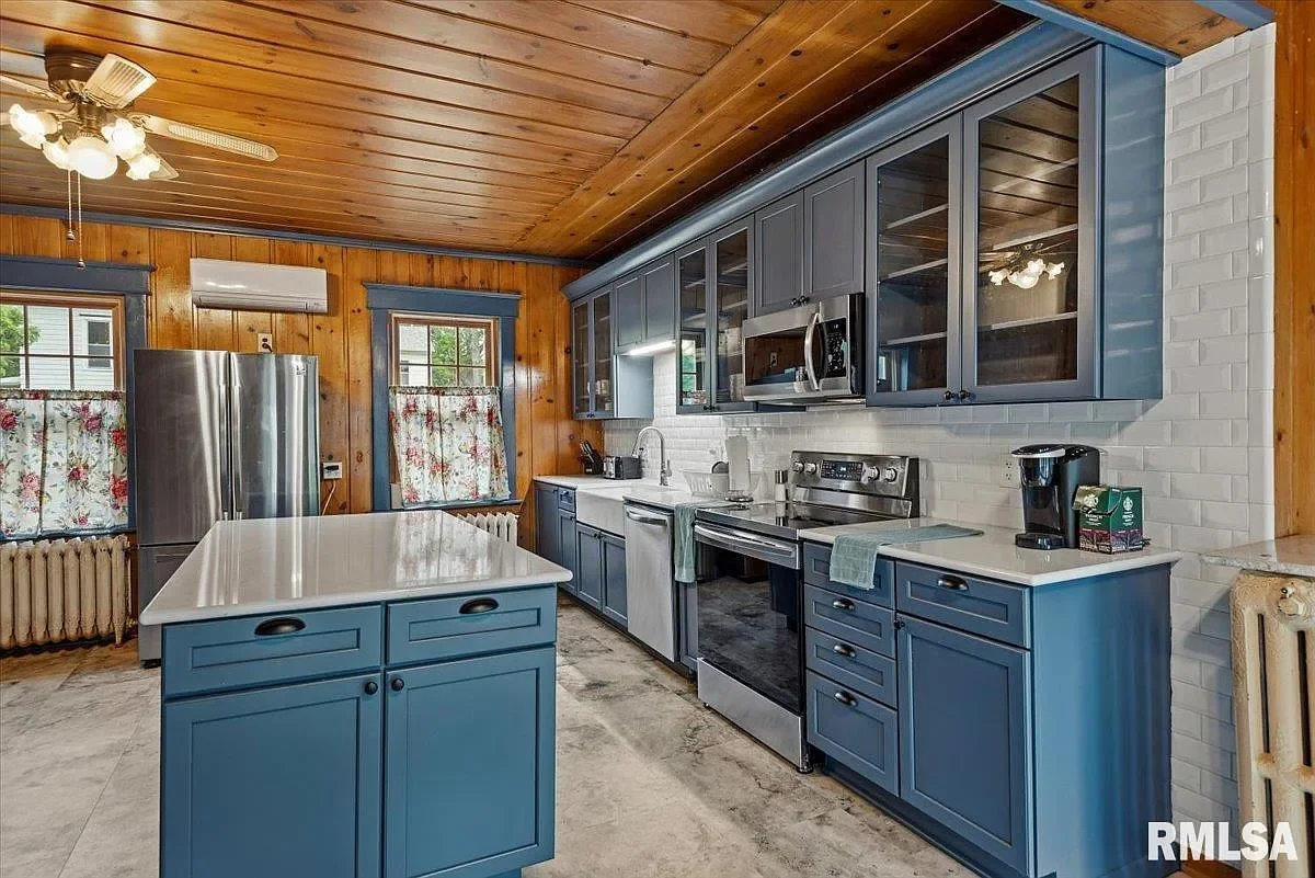 1840 Greek Revival house Jacksonville Illinois - 24 - kitchen.webp