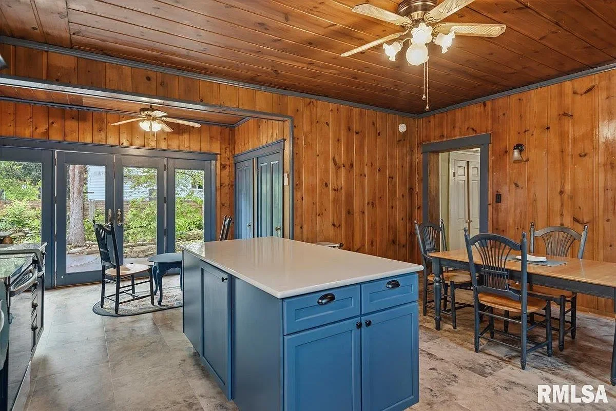 1840 Greek Revival house Jacksonville Illinois - 25 - kitchen.webp