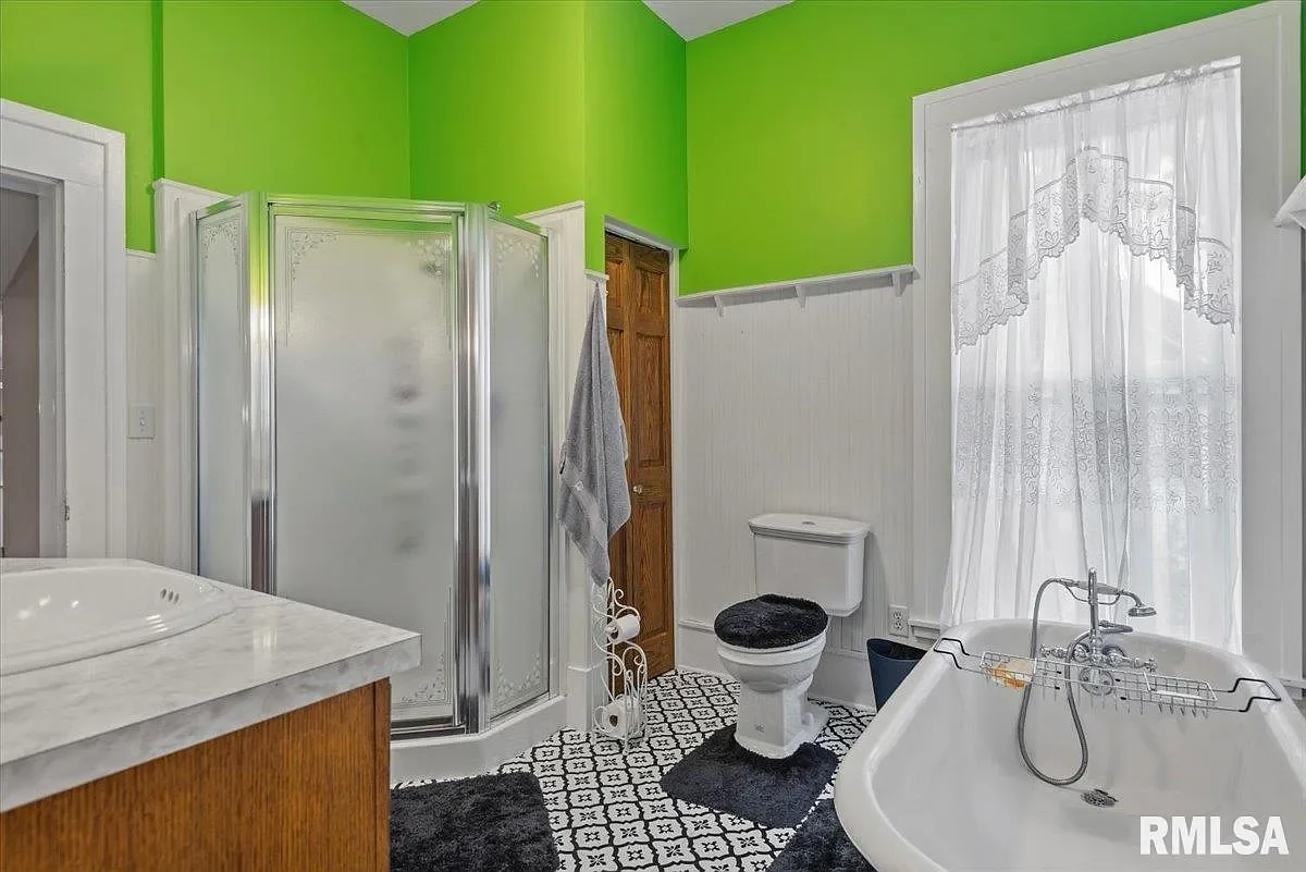 1840 Greek Revival house Jacksonville Illinois - 33 - bathroom.webp