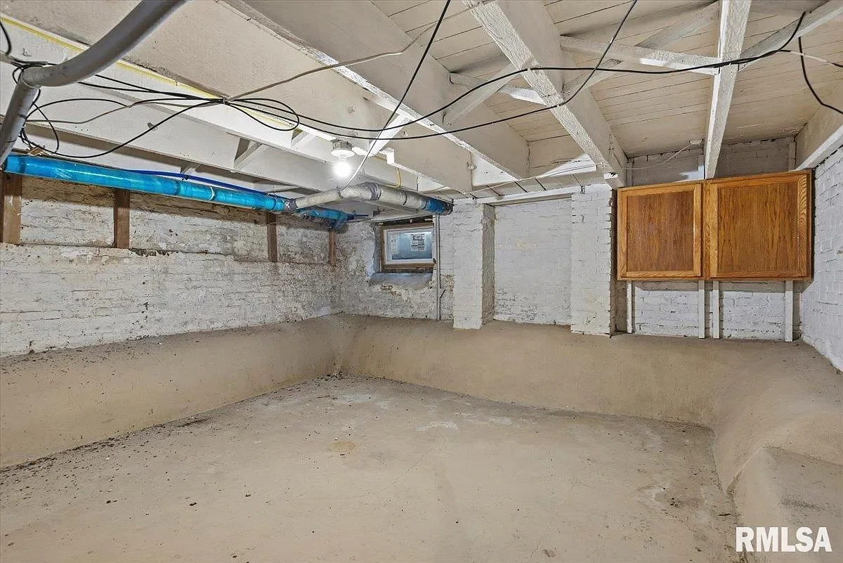 1840 Greek Revival house Jacksonville Illinois - 44 - basement.webp