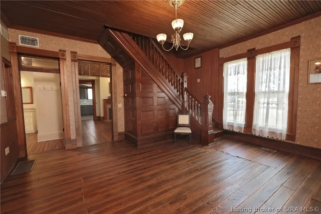 1858 Queen Anne house Campbellsburg Indiana - 10 - foyer.webp